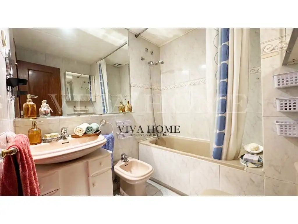 Bathroom of Flat for sale in Madrid