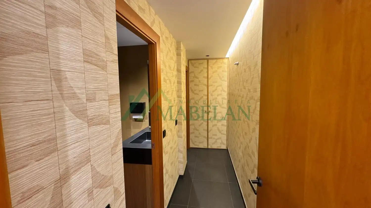 Baño de Oficina de alquiler en Madrid con Calefacción