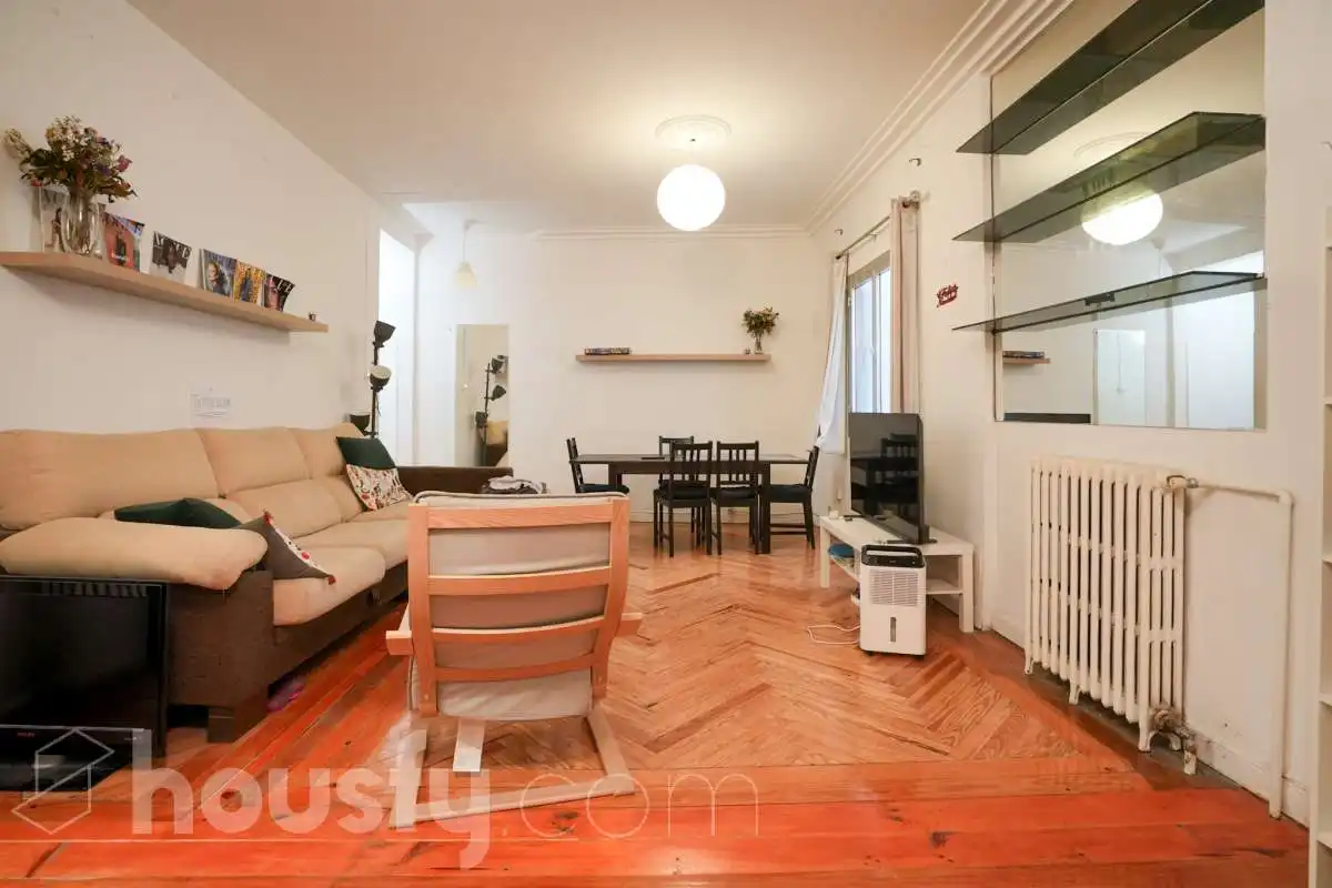 Sala d'estar de Pis en venda en Madrid amb Calefacció, Parquet i Moblat