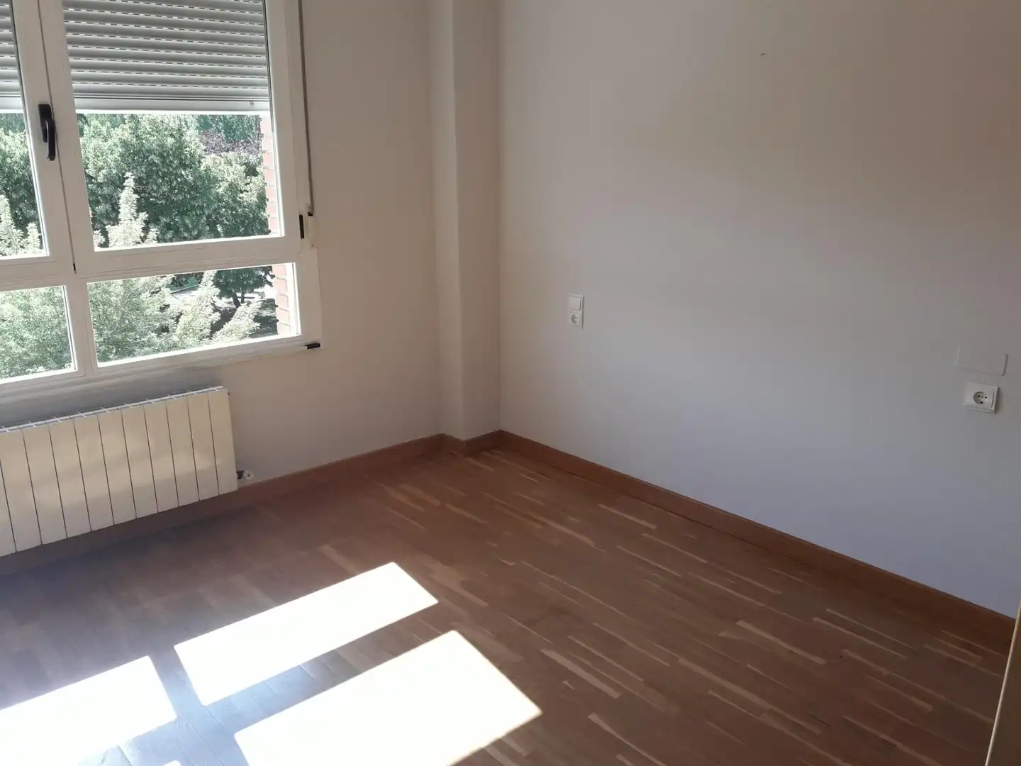 Bedroom of Flat for rent in Palencia  with Heating, Terrace and Storage room