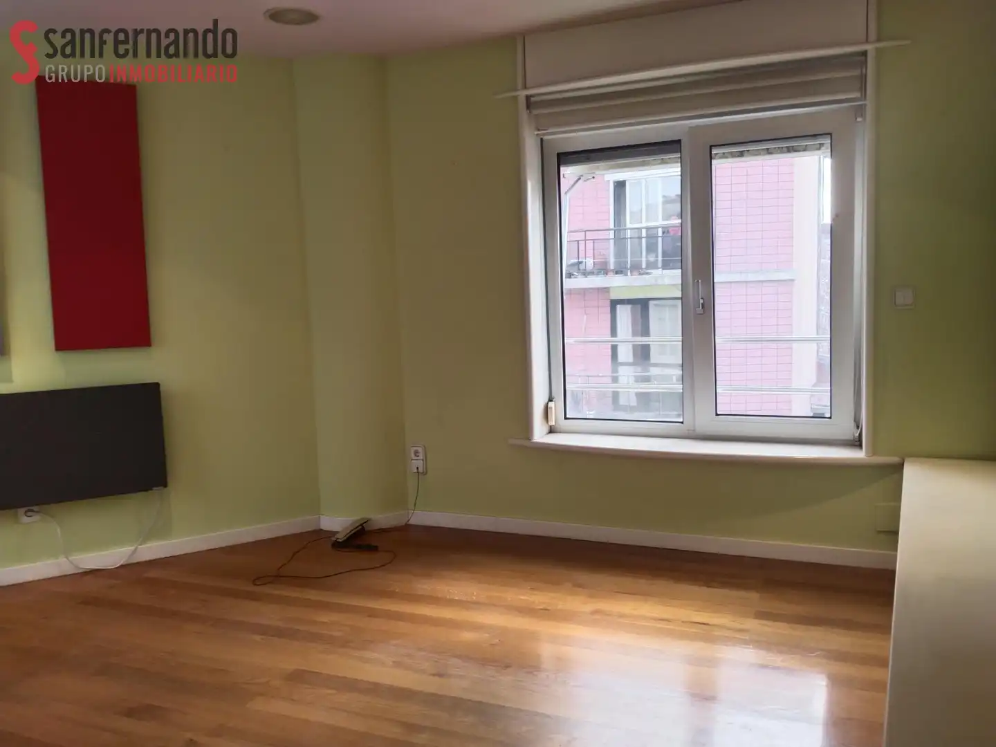 Schlafzimmer von Büro zur Miete in Torrelavega  mit Klimaanlage und Heizung