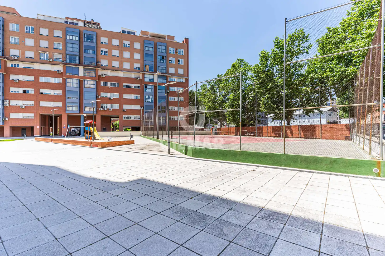 Exterior view of Flat for sale in Madrid  with Heating, Private garden and Storage room