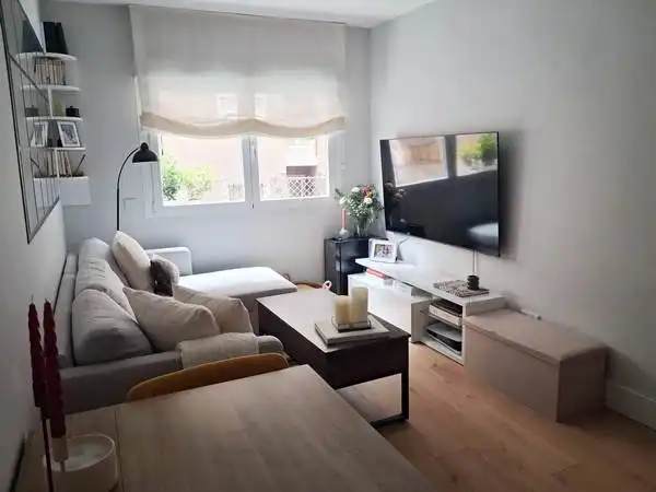 Sala d'estar de Apartament en venda en Madrid amb Aire condicionat, Calefacció i Moblat