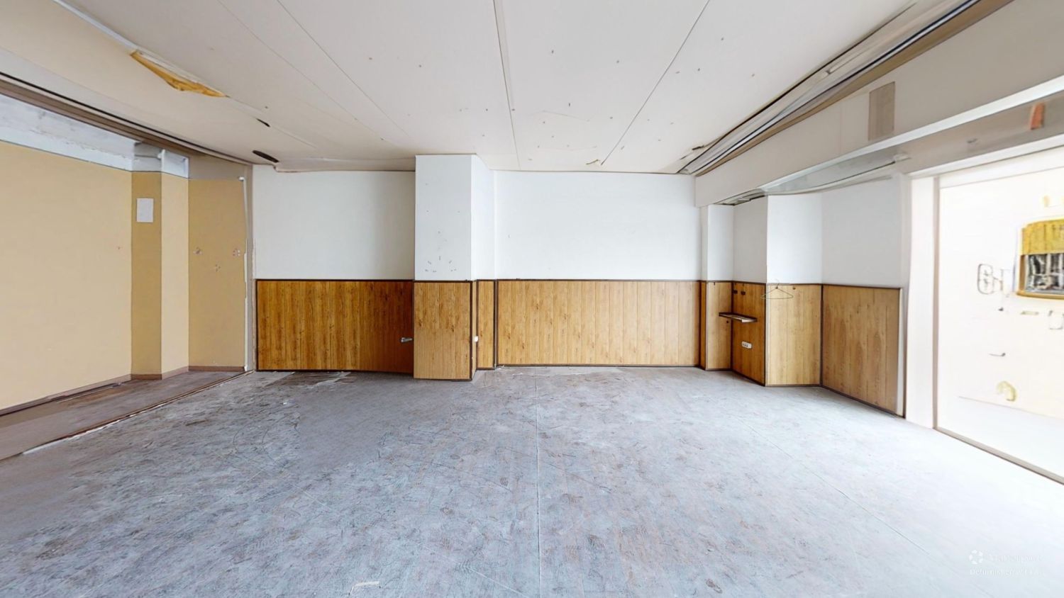 Premises for sale in  Sevilla Capital