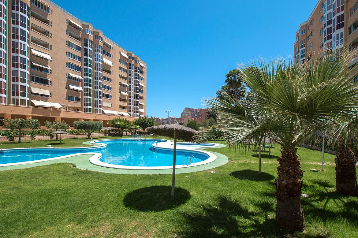 Piscina de Piso de alquiler en Alicante / Alacant con Aire acondicionado, Terraza y Amueblado