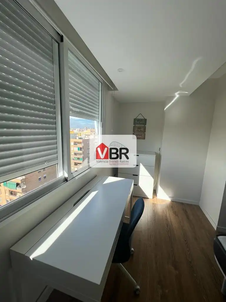 Schlafzimmer von Wohnung zur Miete in Valencia mit Klimaanlage, Heizung und Terrasse