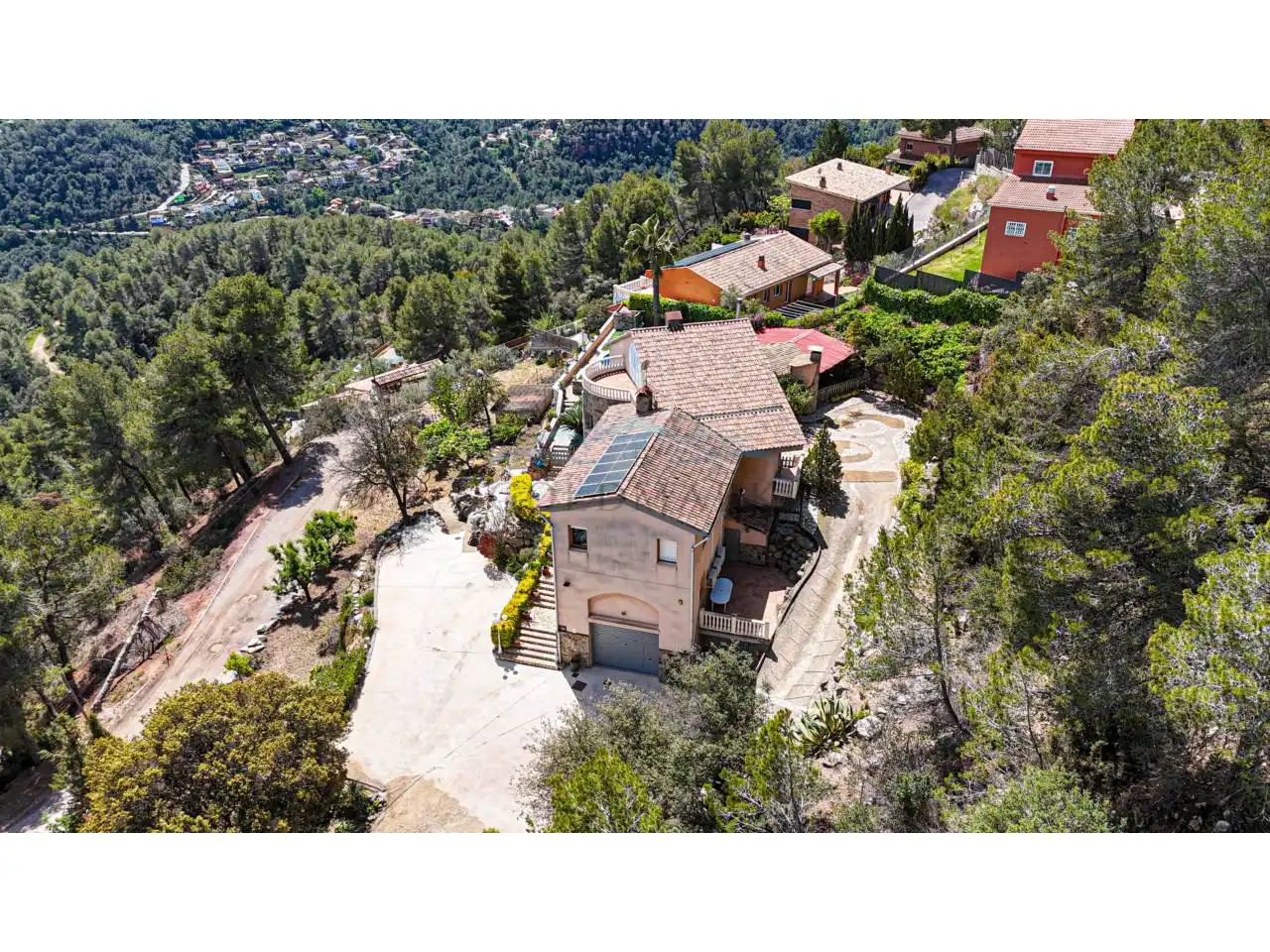 Vista exterior de Casa o xalet en venda en Corbera de Llobregat amb Aire condicionat, Calefacció i Jardí privat