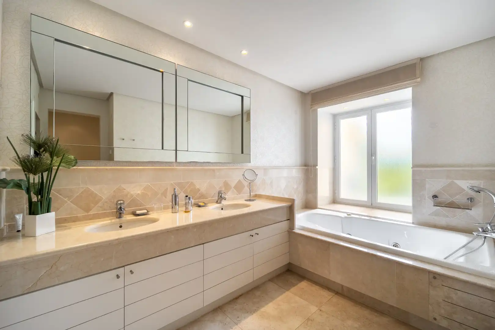 Bany de Apartament en venda en Marbella amb Aire condicionat, Calefacció i Terrassa