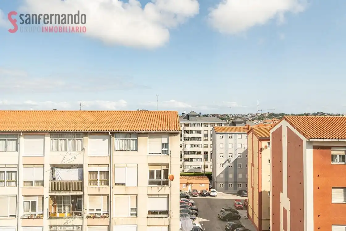 Vista exterior de Pis en venda en Santander amb Calefacció
