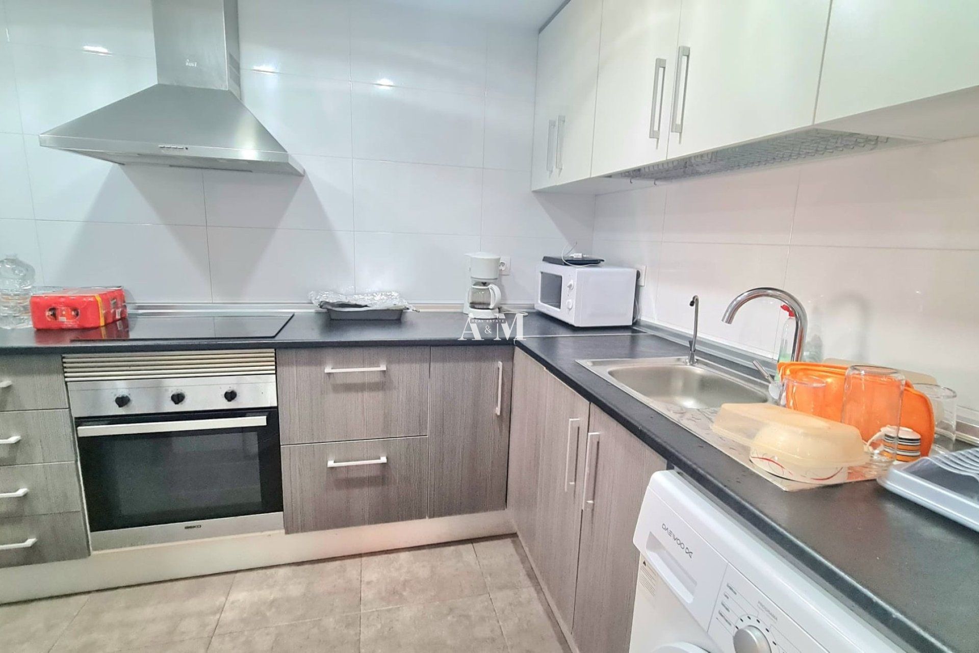 Cuina de Apartament de lloguer en Santa Pola amb Calefacció, Moblat i Rentadora