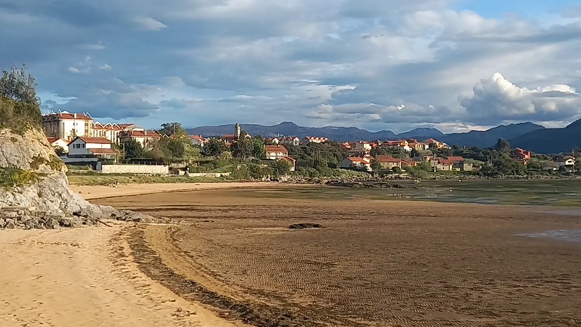 Vista exterior de Ático en venta en Marina de Cudeyo con Calefacción, Parquet y Terraza
