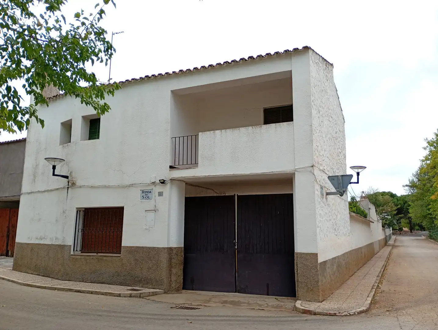 Vista exterior de Casa o xalet en venda en Viso del Marqués amb Aire condicionat, Jardí privat i Moblat