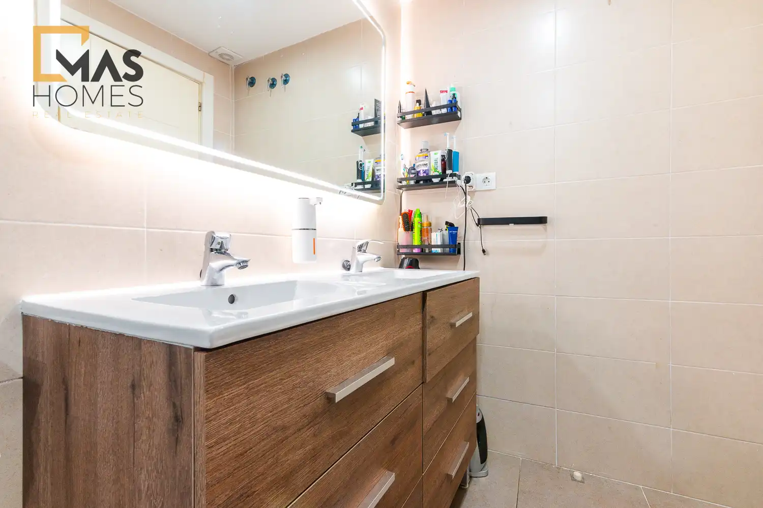 Badezimmer von Erdgeschoss zum Verkauf in Martorell mit Balkon
