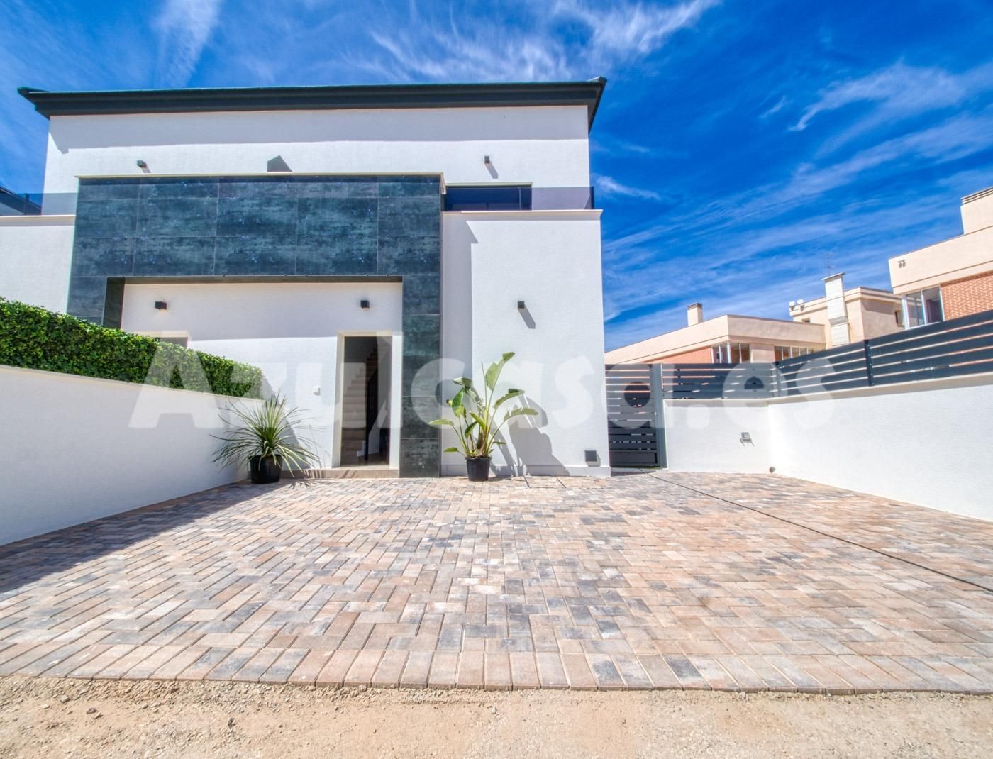 Vista exterior de Casa adosada en venda en Santa Pola amb Aire condicionat, Jardí privat i Terrassa