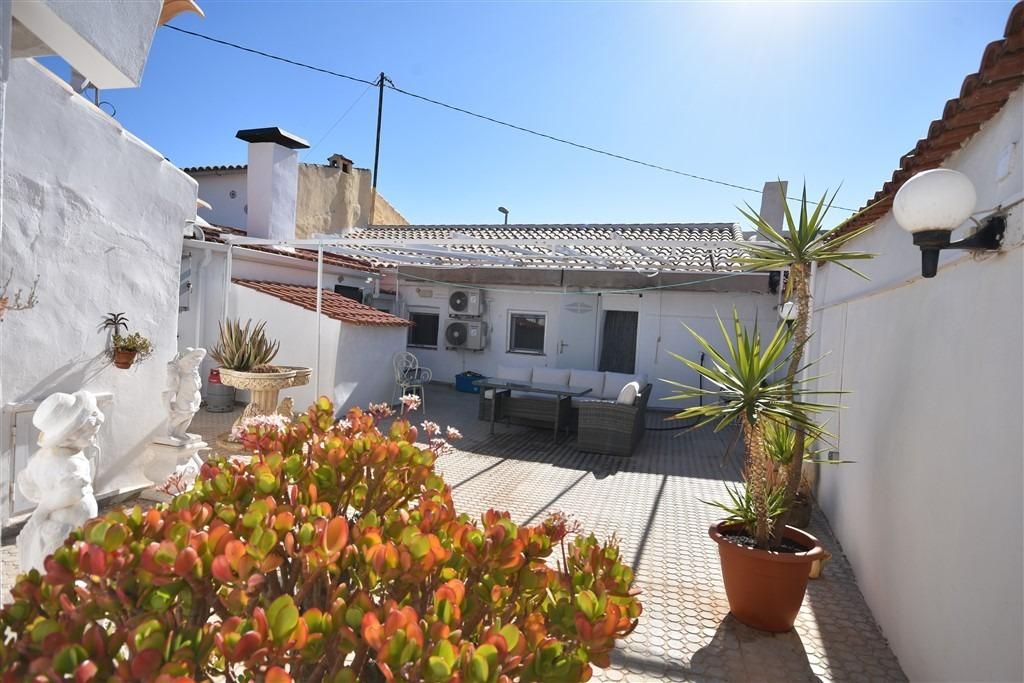 Vista exterior de Casa o xalet en venda en Fuente Álamo de Murcia amb Aire condicionat, Calefacció i Jardí privat