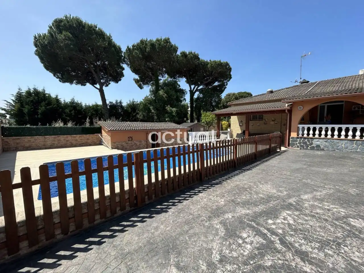 Vista exterior de Casa o xalet en venda en Vidreres amb Aire condicionat, Calefacció i Jardí privat