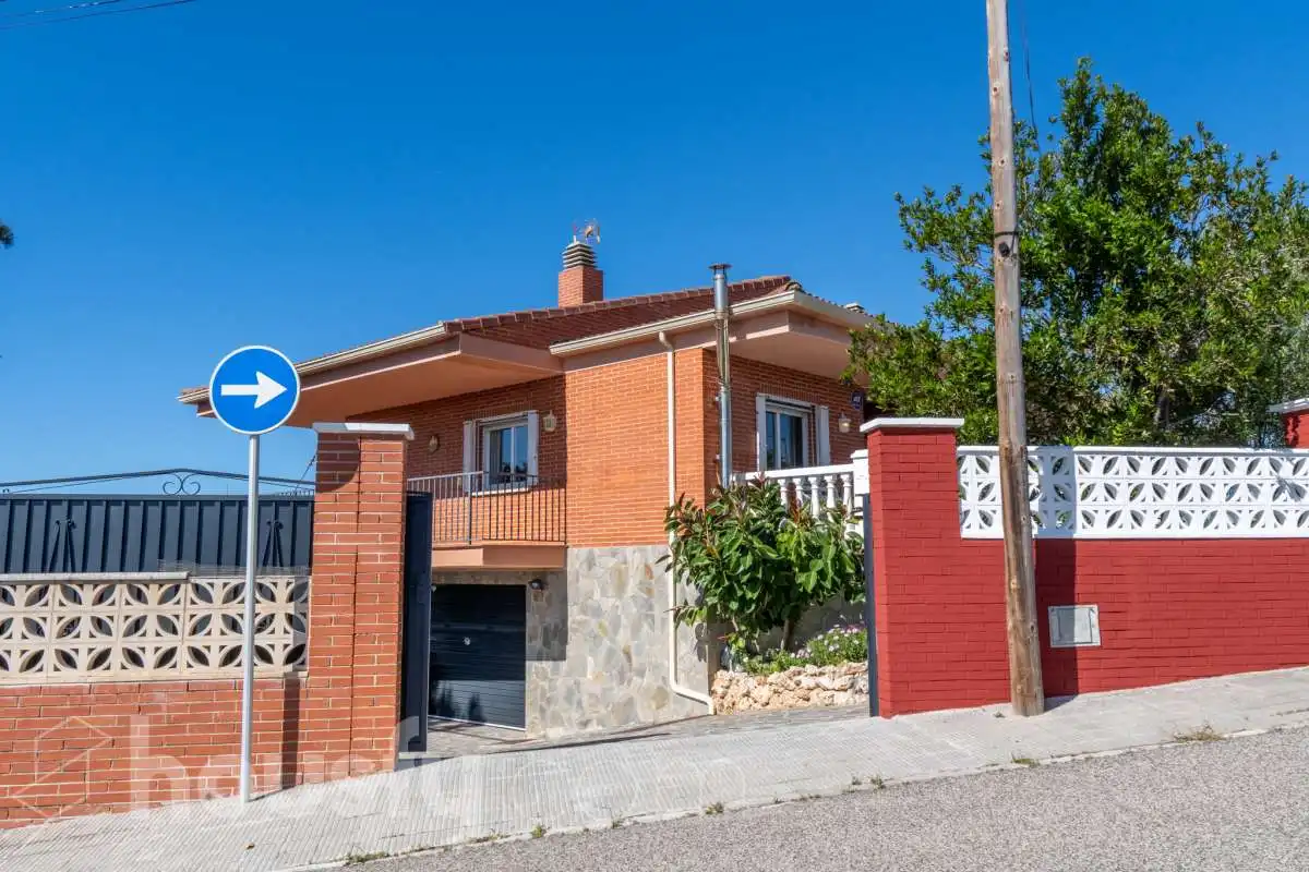Vista exterior de Casa o chalet en venta en Cunit con Calefacción, Jardín privado y Terraza