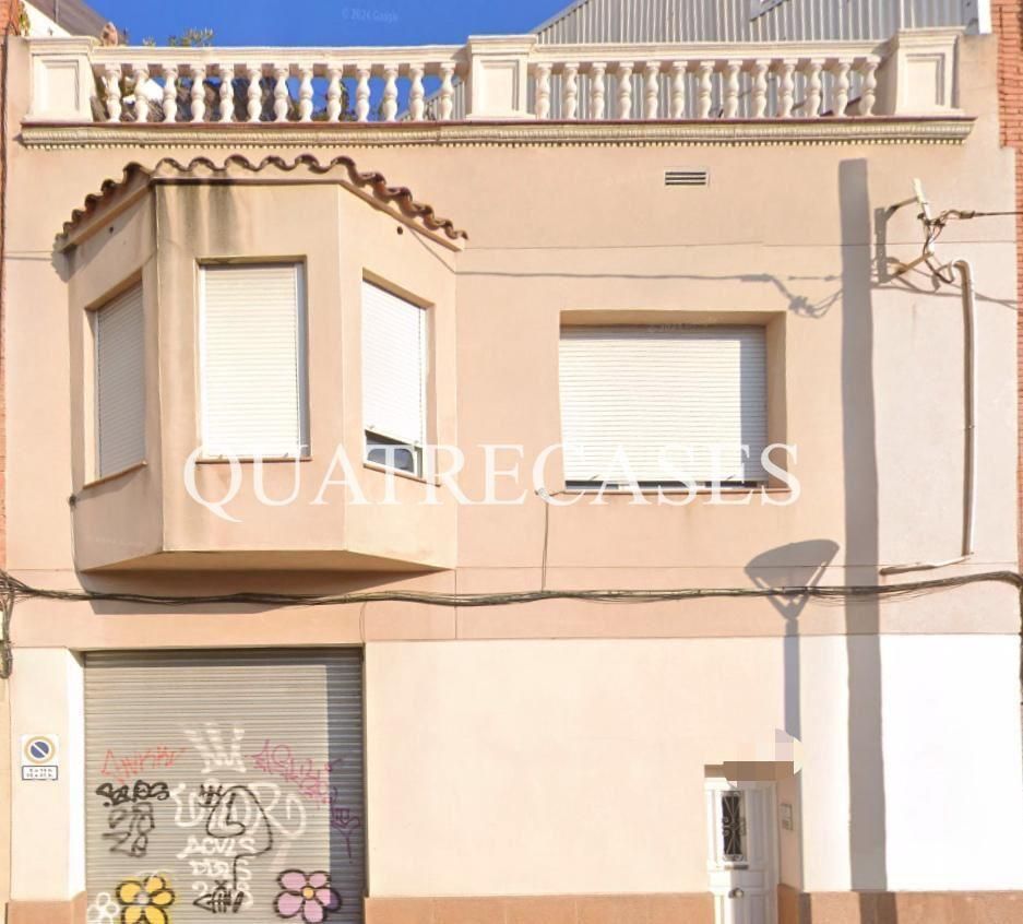 Exterior view of Building for sale in  Barcelona Capital