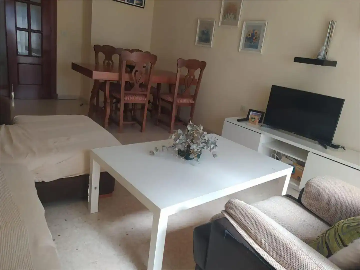 Sala d'estar de Pis de lloguer en Benalup-Casas Viejas amb Moblat i Balcó