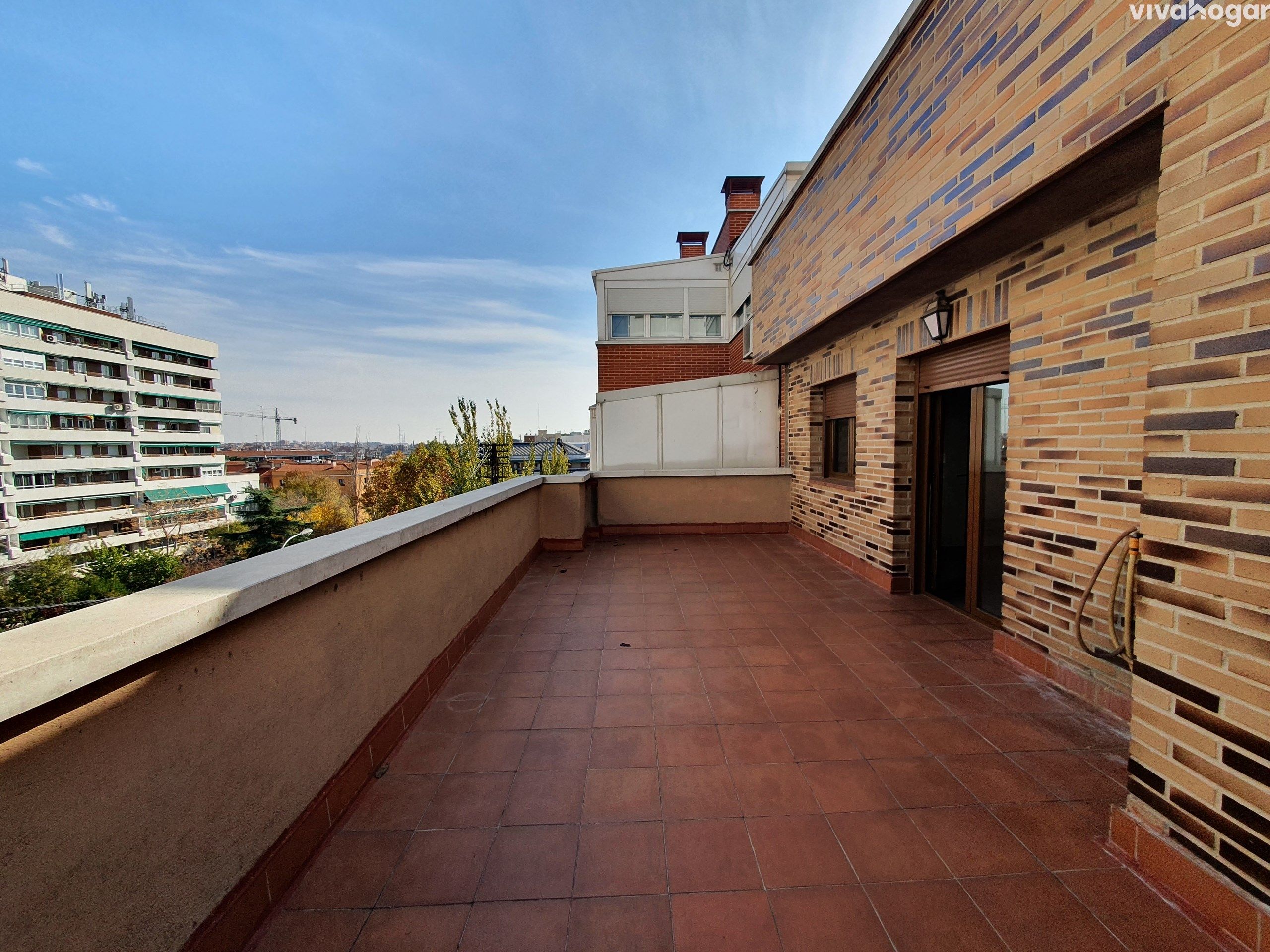Terrasse von Dachboden zur Miete in  Madrid Capital mit Heizung und Terrasse