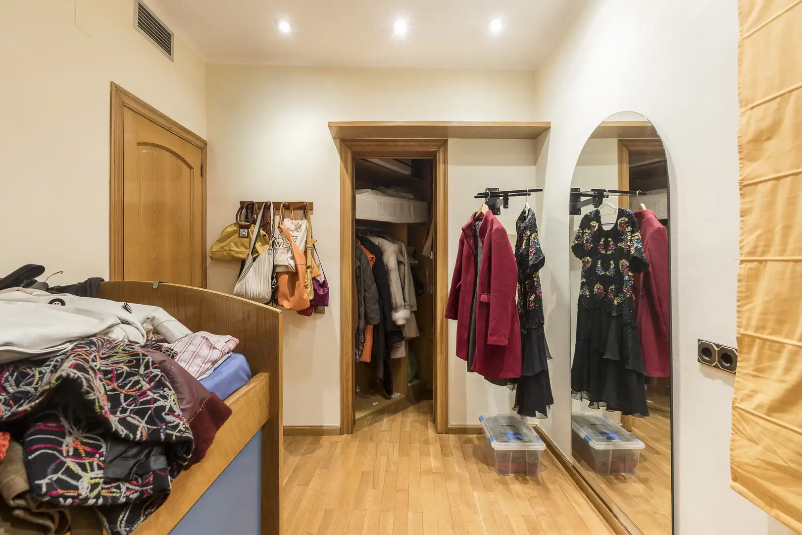 Habitación de Casa adosada en venta en Barcelona con Calefacción