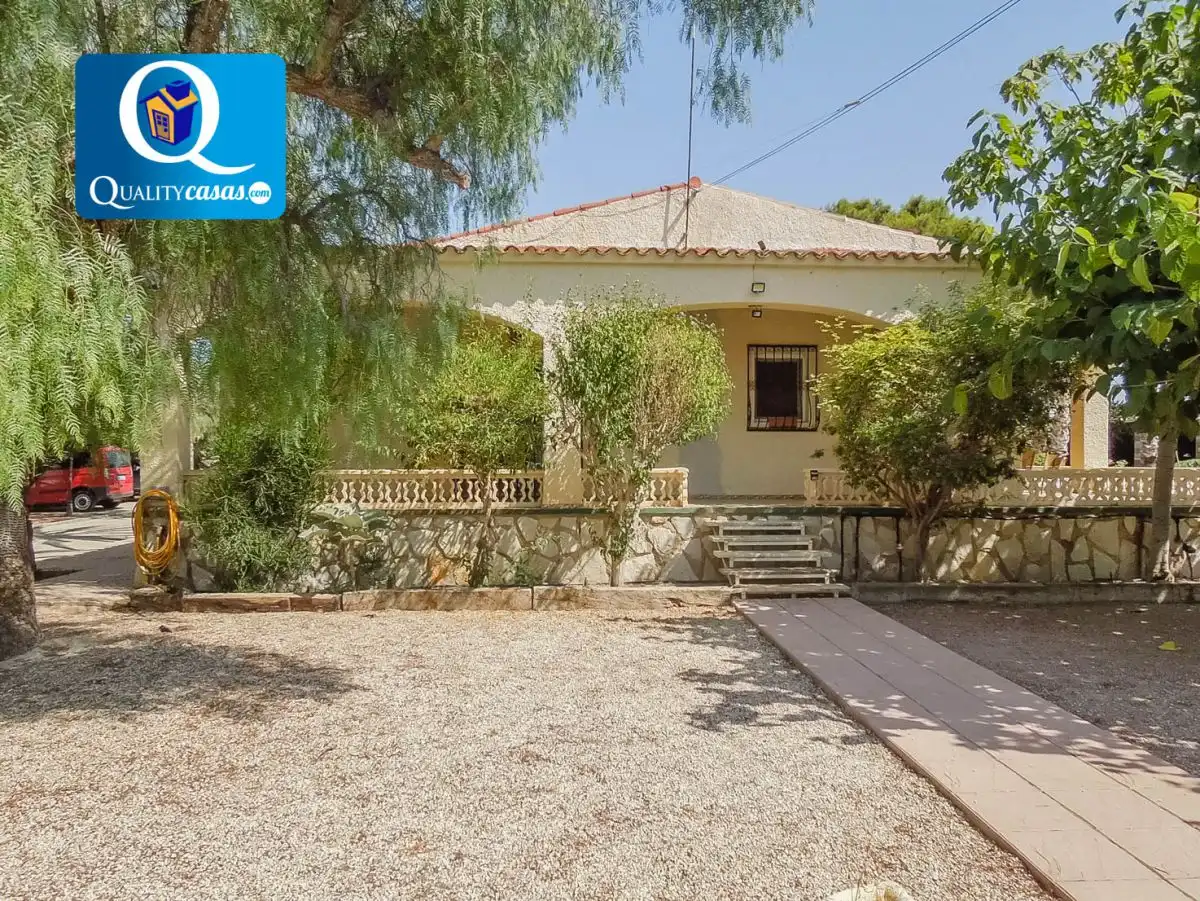 Vista exterior de Casa o xalet en venda en Alicante / Alacant amb Aire condicionat, Calefacció i Terrassa
