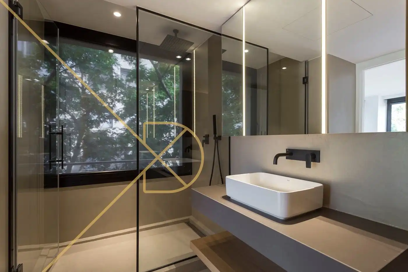 Bany de Casa o xalet en venda en Barcelona amb Aire condicionat, Calefacció i Parquet