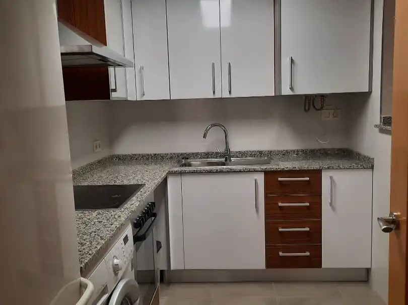 Cuina de Pis de lloguer en La Pobla de Vallbona amb Parquet, Moblat i Forn