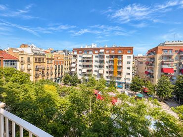 Appartement avec balcon à vendre à Plaça de Mossèn Cinto Verdaguer