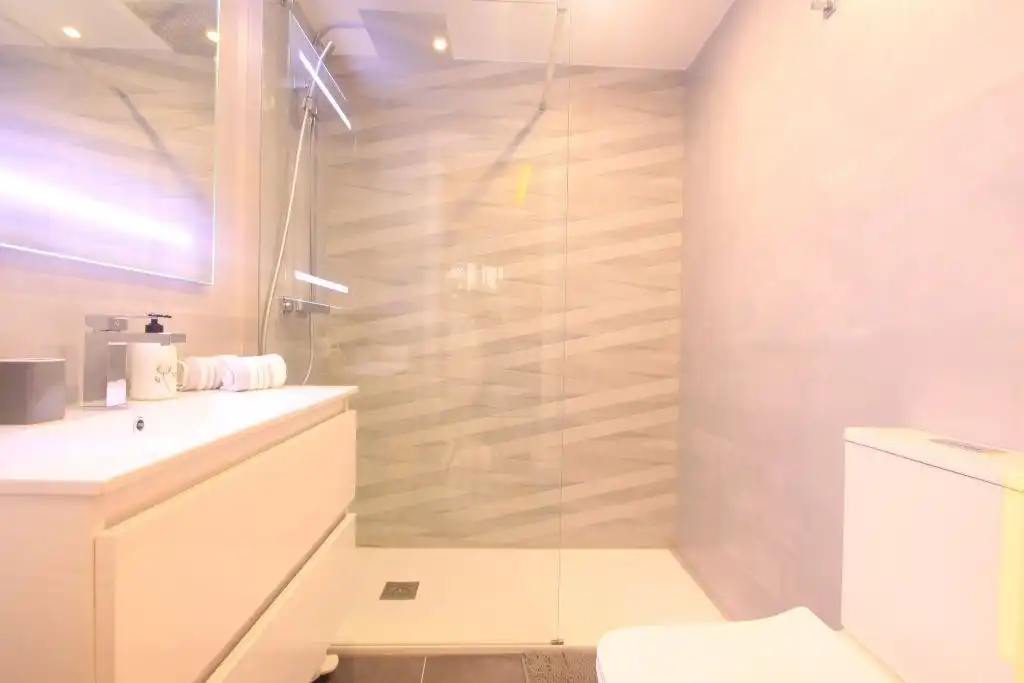 Baño de Ático en venta en Marbella con Aire acondicionado, Calefacción y Terraza
