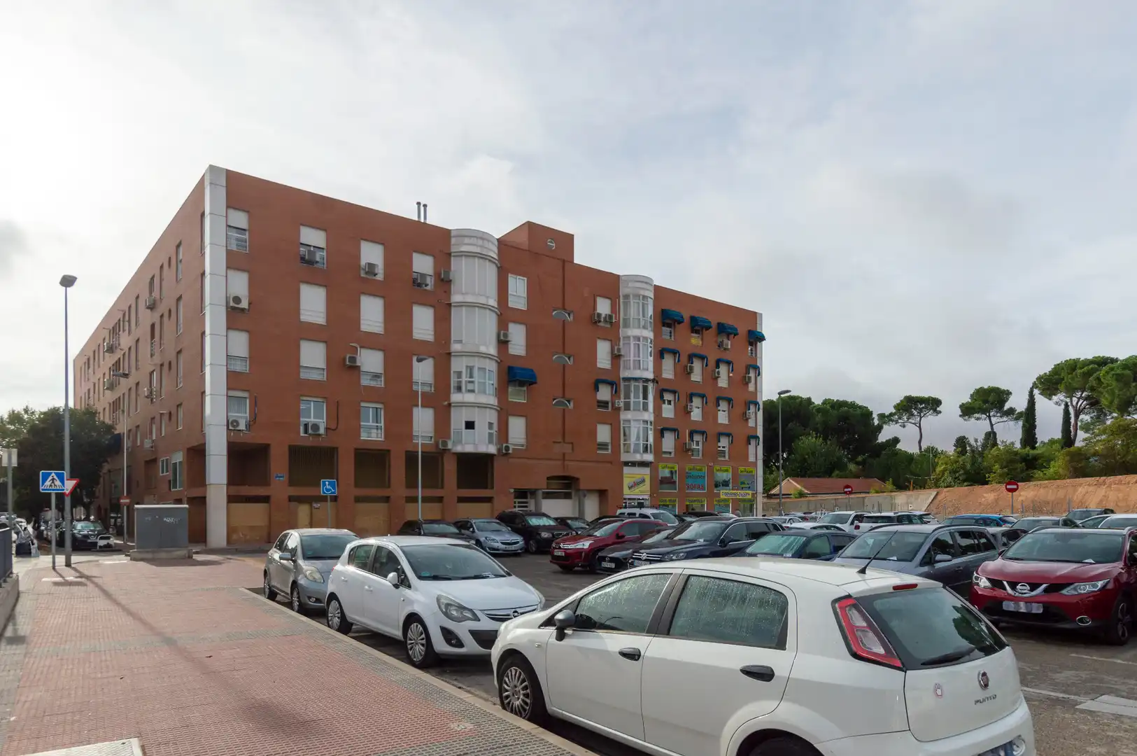 Exterior view of Garage for sale in Alcalá de Henares