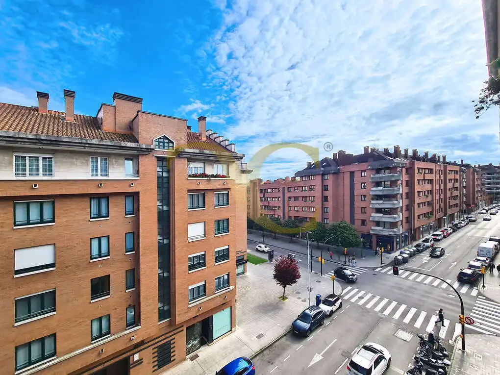 Vista exterior de Pis en venda en Gijón  amb Calefacció, Terrassa i Traster