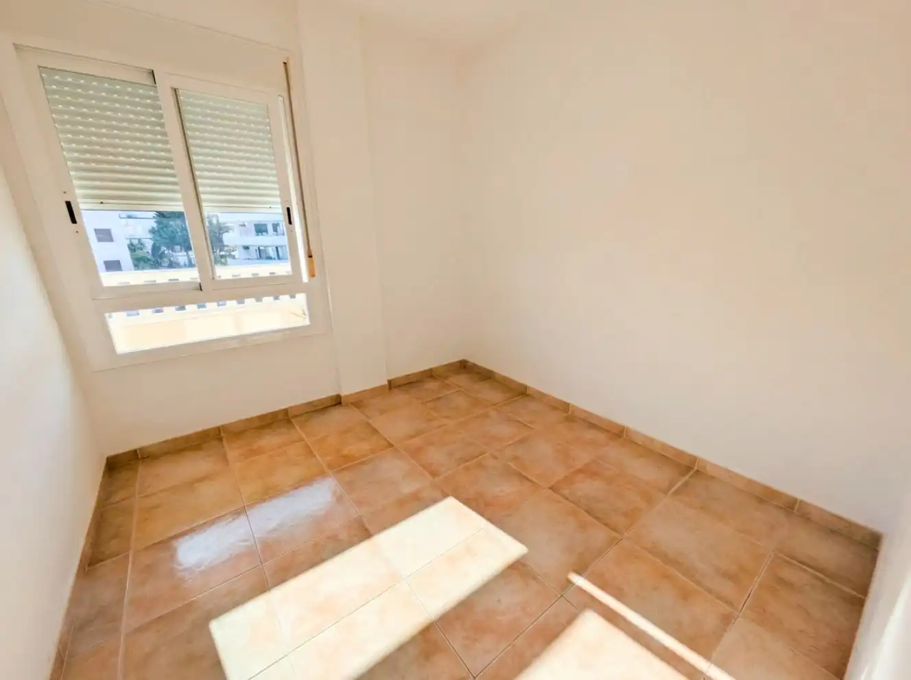 Dormitori de Apartament en venda en Torrox amb Terrassa i Piscina