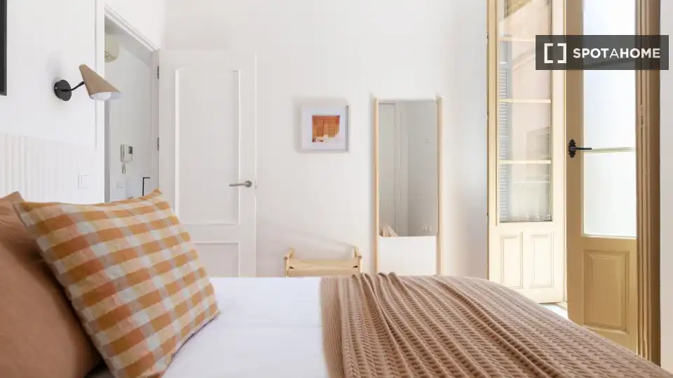 Dormitori de Apartament per a compartir en Málaga amb Aire condicionat, Terrassa i Moblat
