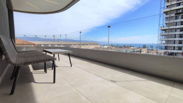 Piso en Alquiler en Calle AYAMONTE en Martín Carpena - Torre del Río