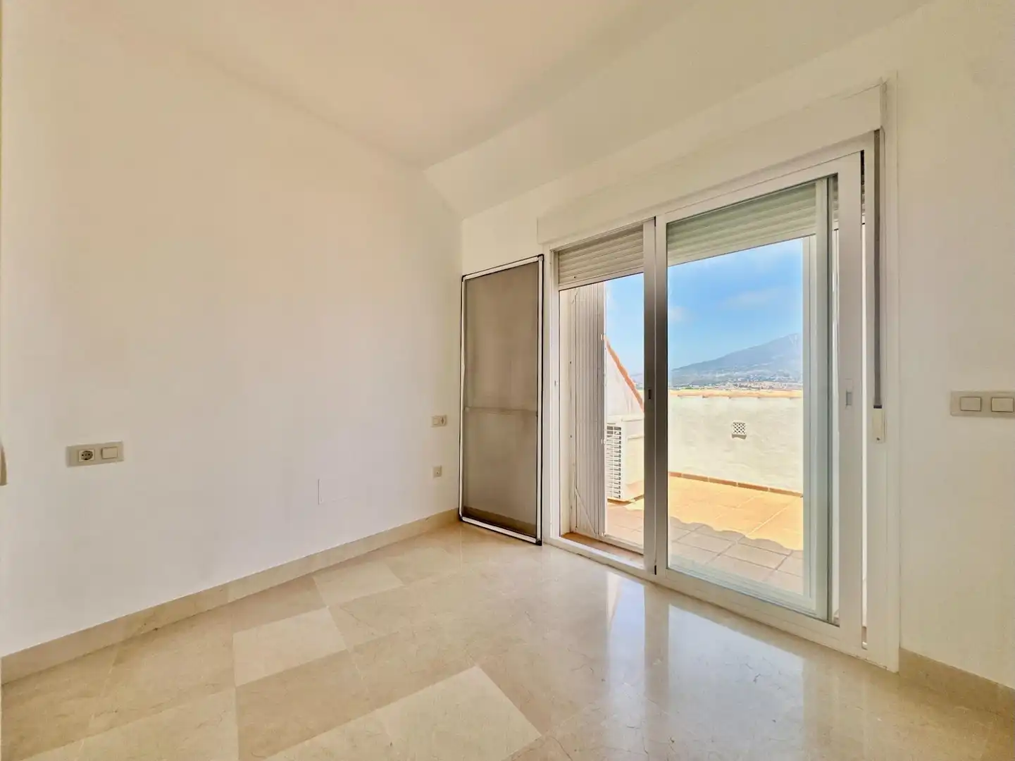 Ático con ascensor en venta en Castillo Sohail - Myramar, imagen 26