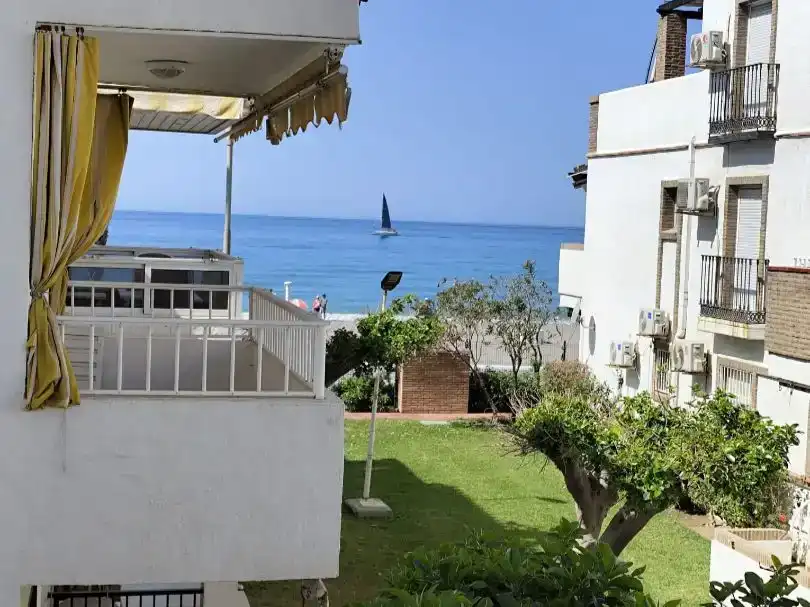Jardí de Dúplex de lloguer en Torrox amb Aire condicionat, Piscina i Moblat