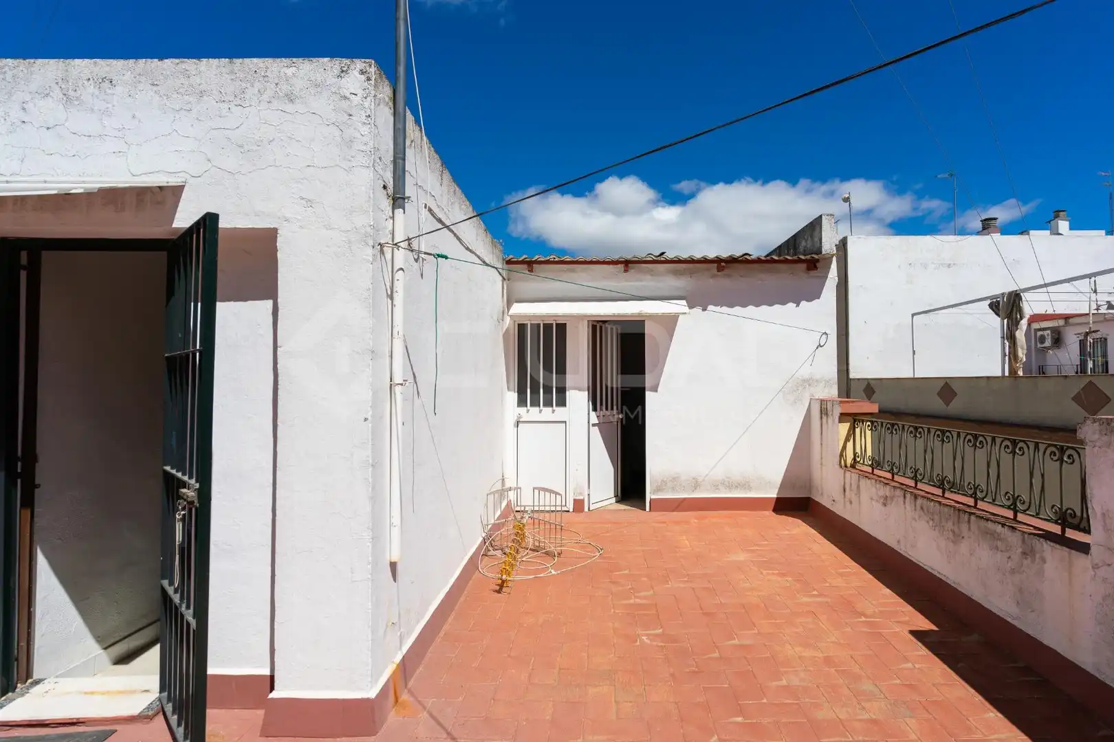 Exterior view of Flat for sale in Sevilla  with Air Conditioner, Storage room and Balcony