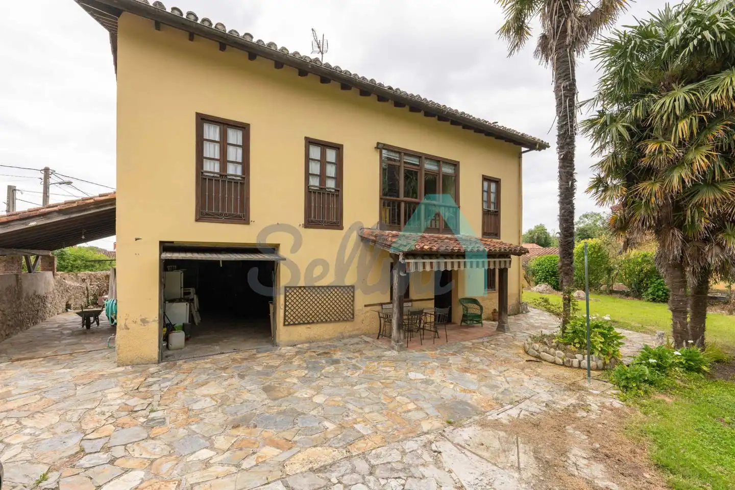 Vista exterior de Casa o xalet en venda en Llanes amb Calefacció, Jardí privat i Parquet