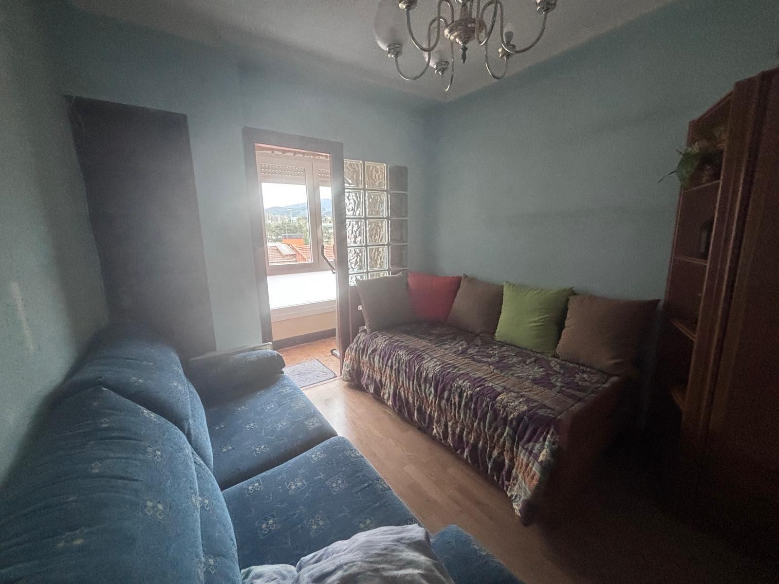 Sala d'estar de Pis en venda en Basauri  amb Calefacció, Terrassa i Moblat