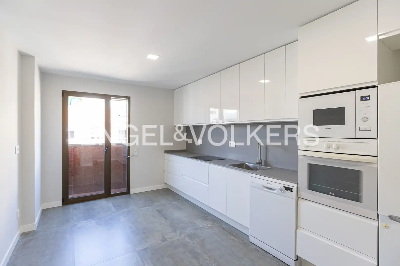 Kitchen of Flat for rent in Madrid  with Air Conditioner, Heating and Terrace