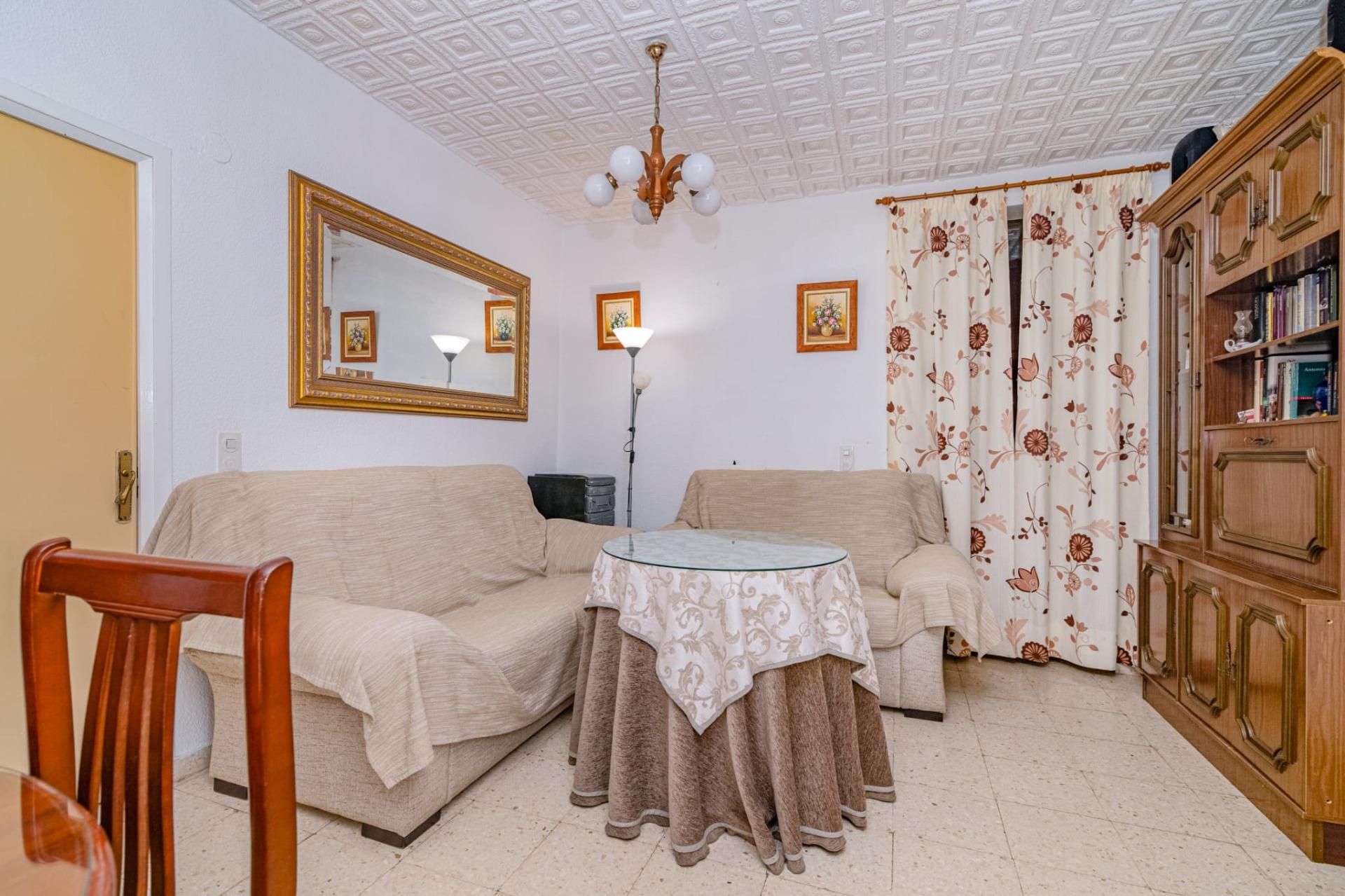 Living room of Flat for sale in  Granada Capital  with Terrace and Balcony