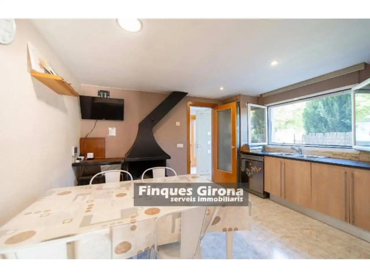 Casa con jardín en venta en Vilablareix, imagen 2
