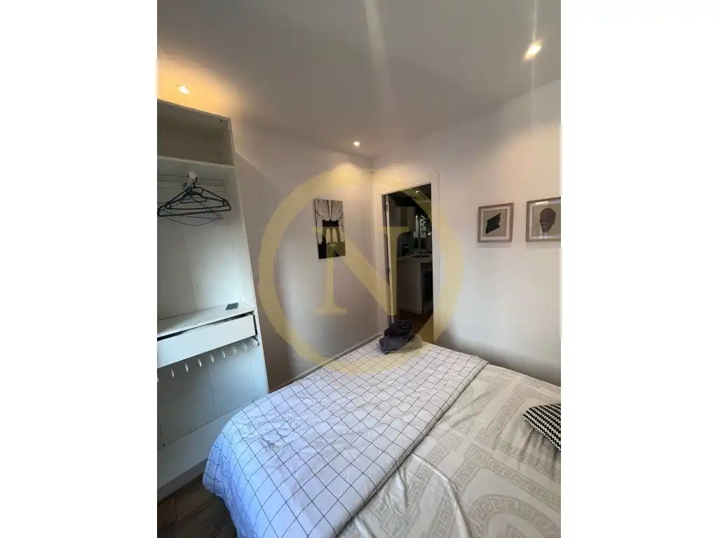 Piso en venta en Carrer de Pujós, Collblanc