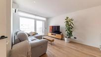Living room of Flat for sale in  Madrid Capital  with Air Conditioner, Heating and Balcony