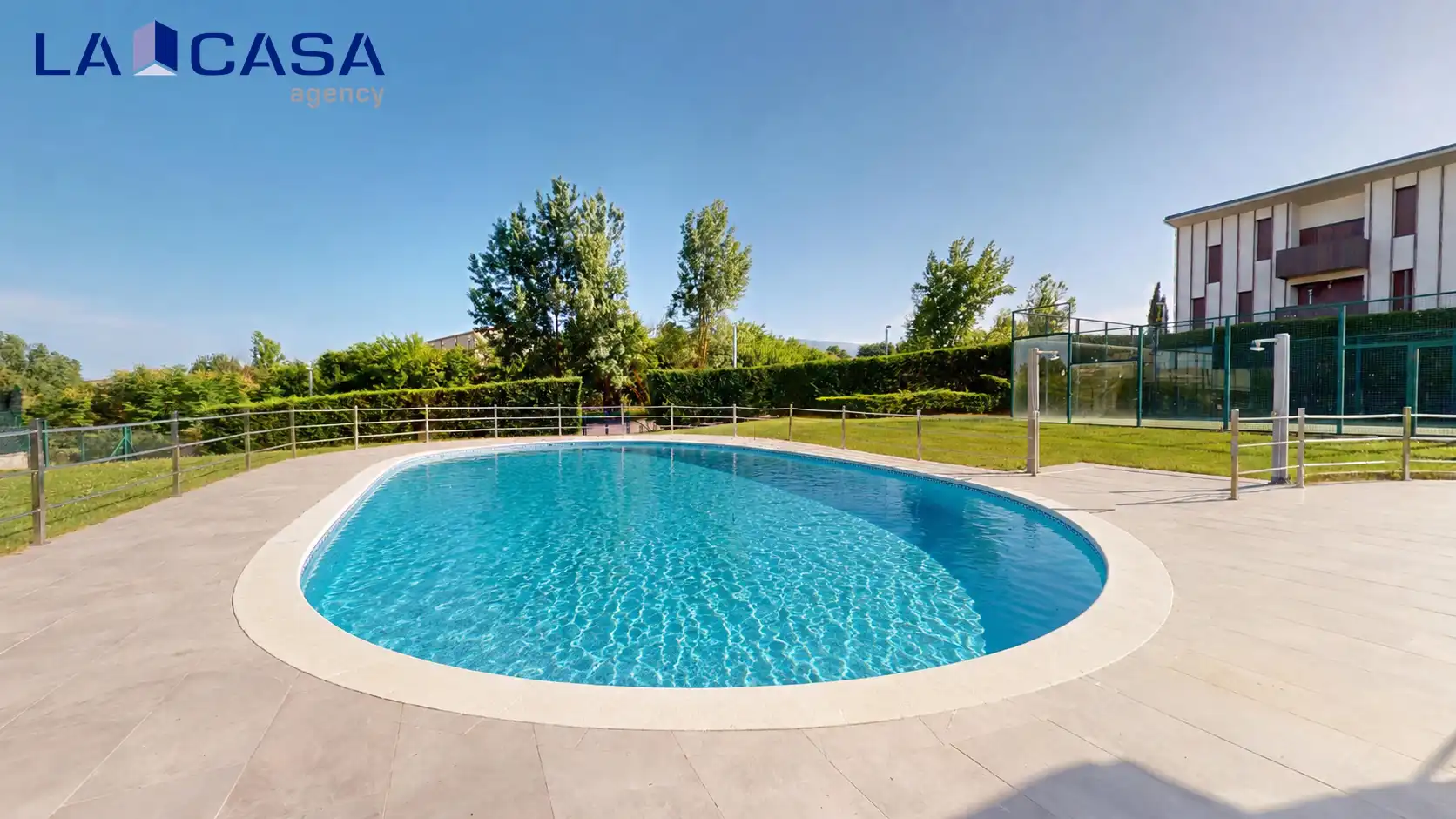 Piscina de Casa adosada en venda en Villarcayo de Merindad de Castilla la Vieja amb Terrassa