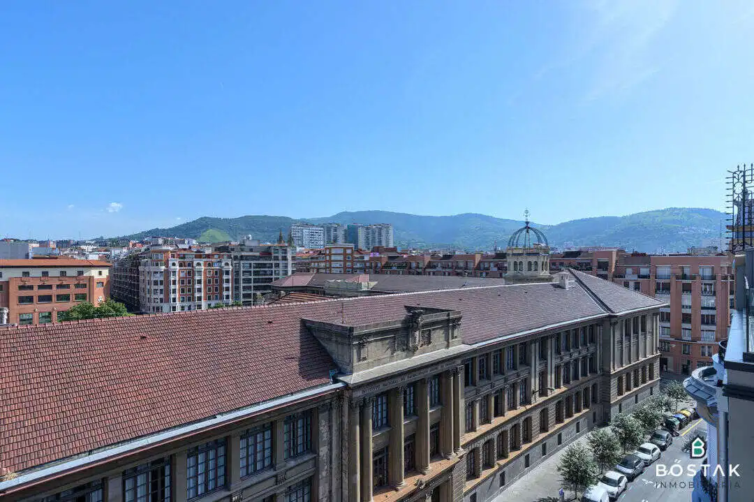 Vista exterior de Piso de alquiler en Bilbao  con Calefacción y Terraza