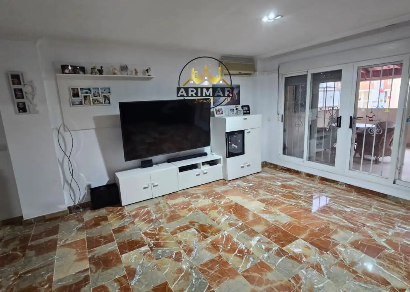 Wohnzimmer von Einfamilien-Reihenhaus zum Verkauf in Castellón de la Plana / Castelló de la Plana mit Klimaanlage, Heizung und Terrasse