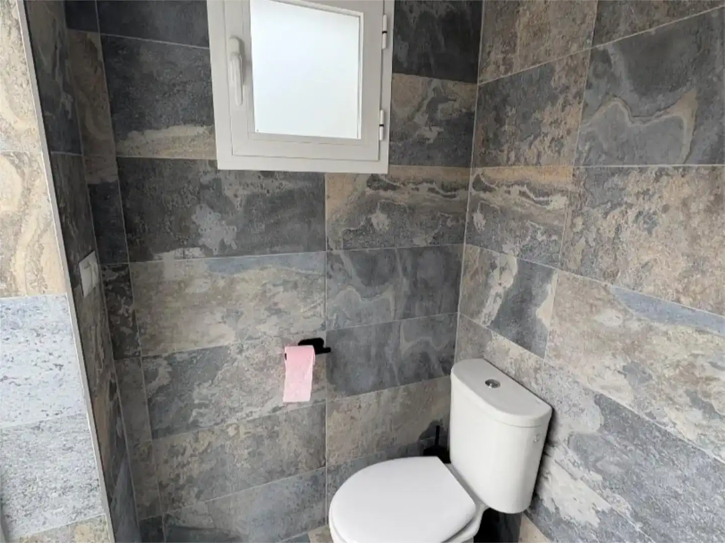Baño de Finca rústica de alquiler en Cómpeta, Málaga