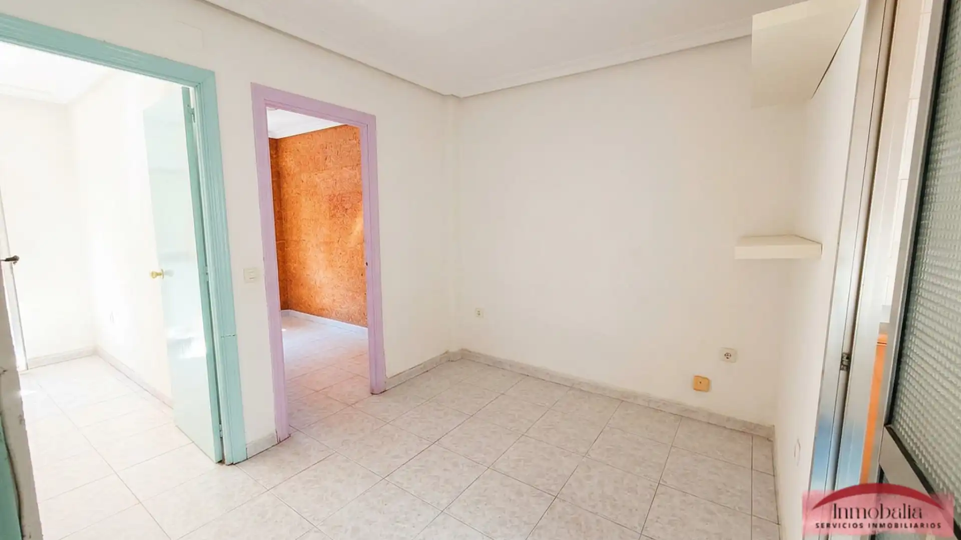 Flat for sale in Sevilla  with Air Conditioner, Terrace and Storage room
